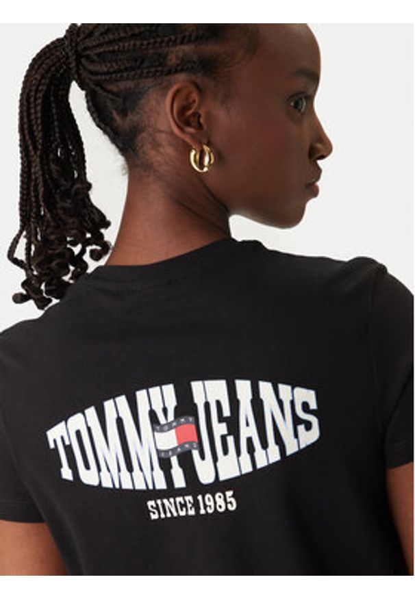 Tommy Jeans T-Shirt Wavy Flag DW0DW22274 Czarny Regular Fit. Kolor: czarny. Materiał: bawełna