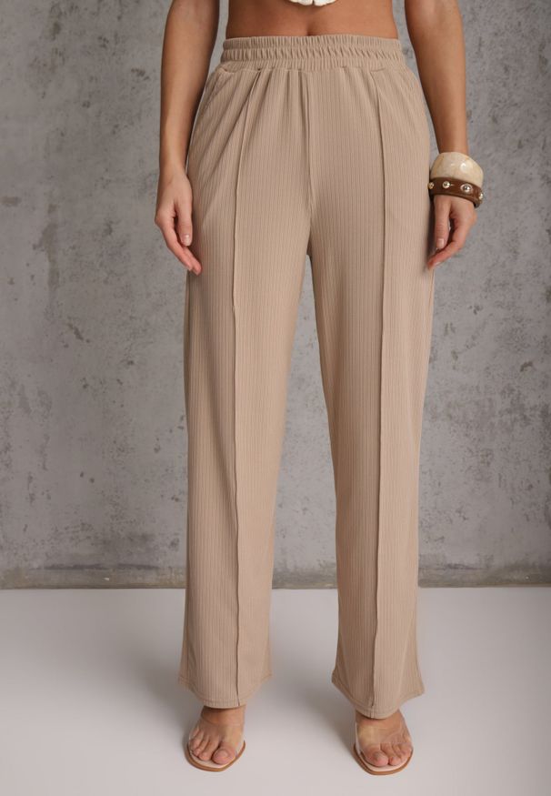 Renee - Beżowe Prążkowane Spodnie High Waist z Szerokimi Nogawkami Ginorria. Stan: podwyższony. Kolor: beżowy. Materiał: prążkowany. Długość: krótkie. Sezon: lato