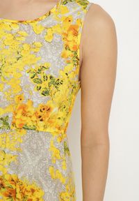 Born2be - Żółta Sukienka w Kwiaty o Rozkloszowanym Kroju na Szerokich Ramiączkach Naivoriel. Okazja: na co dzień. Typ kołnierza: dekolt w serek. Kolor: żółty. Materiał: zamsz. Długość rękawa: na ramiączkach. Wzór: kwiaty. Typ sukienki: rozkloszowane. Styl: casual, elegancki #3