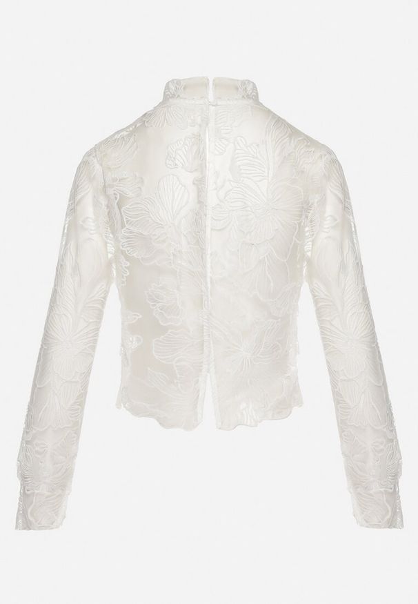 Born2be - Biała Bluzka Siateczkowa Ozdobiona w Całości Kwiatowym Haftem Nacilla. Okazja: na randkę. Typ kołnierza: kołnierzyk stójkowy. Kolor: biały. Materiał: jeans, materiał. Długość rękawa: długi rękaw. Długość: długie. Wzór: aplikacja, kwiaty, haft