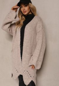 Renee - Beżowy Kardigan z Wełną Ozdobiony Wsuwanymi Kieszeniami i Ażurowym Motywem Elliosia. Okazja: na co dzień. Typ kołnierza: dekolt w kształcie V. Kolor: beżowy. Materiał: wełna. Długość rękawa: długi rękaw. Długość: długie. Wzór: ażurowy, aplikacja. Styl: klasyczny, casual