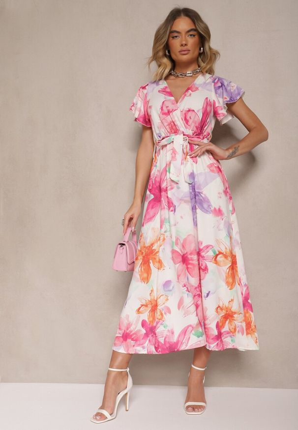 Renee - Fuksjowa Kopertowa Sukienka z Wiązanym Paskiem w Kwiatowy Wzór Redellira. Okazja: na co dzień. Typ kołnierza: dekolt w kształcie V. Kolor: różowy. Wzór: kwiaty. Typ sukienki: kopertowe. Styl: casual, klasyczny