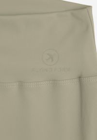 Born2be - Zielone Legginsy w Stylu Basic z Wyszczuplającym Pasem Samertes. Okazja: na co dzień, na spacer, do pracy. Stan: podwyższony. Kolor: zielony. Długość: krótkie. Styl: casual #5
