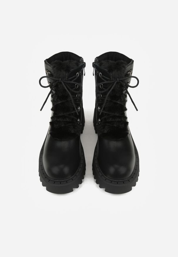 Renee - Czarne Trapery w Casualowym Stylu z Futerkowym Zdobieniem na Języku Taniapea. Okazja: na co dzień. Zapięcie: sznurówki. Kolor: czarny. Materiał: puch, jeans. Szerokość cholewki: normalna. Wzór: aplikacja. Styl: street, klasyczny, casual