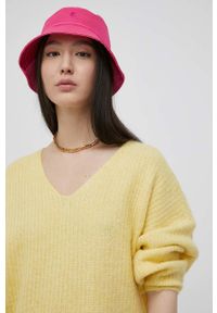 Vero Moda sweter damski kolor żółty lekki. Kolor: żółty. Materiał: poliester, dzianina #2
