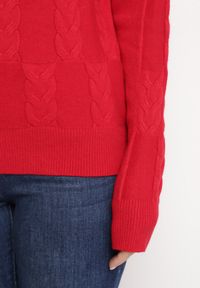 Born2be - Czerwony Sweter o Warkoczowym Splocie z Okrągłym Dekoltem Selinera. Kolor: czerwony. Materiał: dzianina. Wzór: ze splotem. Styl: klasyczny