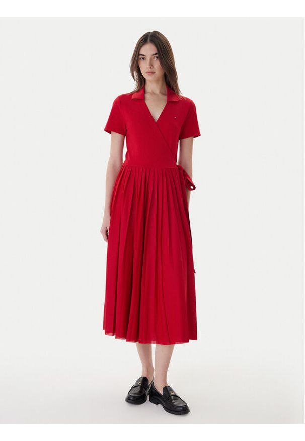 TOMMY HILFIGER - Tommy Hilfiger Sukienka codzienna 1985 WW0WW45733 Czerwony Regular Fit. Okazja: na co dzień. Kolor: czerwony. Materiał: syntetyk. Typ sukienki: proste. Styl: casual