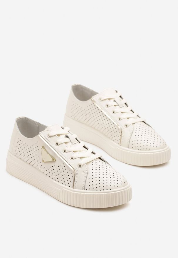 Renee - Beżowe Sneakersy Skórzane Ozdobione Aplikacją i Perforacją Nilairis. Okazja: na co dzień. Kolor: beżowy. Materiał: skóra. Wzór: aplikacja