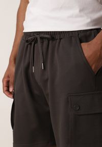 Born2be - Szare Szorty z Bawełną w Stylu Safari z Kieszeniami Cargo Sabririla. Okazja: na co dzień. Kolor: szary. Materiał: bawełna. Długość: długie. Sezon: lato. Styl: casual #8