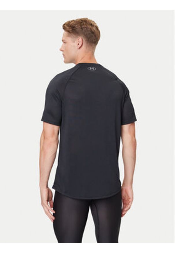 Under Armour T-Shirt 1326413 Czarny Regular Fit. Kolor: czarny. Materiał: syntetyk