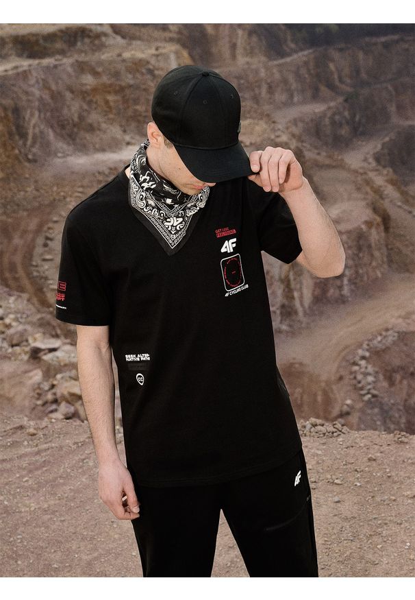 4f - 4F T-shirt regular z nadrukiem męski - czarny XXL. Okazja: na co dzień. Kolor: czarny. Materiał: dzianina, materiał, bawełna. Wzór: nadruk. Styl: casual, klasyczny