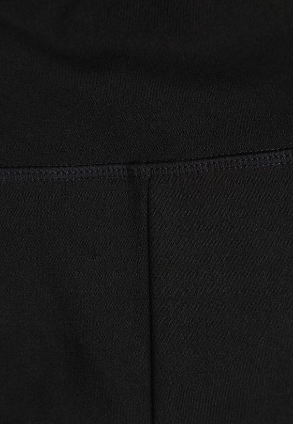 Renee - Czarne Tenisowe Spódnico-Spodenki z Elastycznego Materiału Natennia. Okazja: na co dzień. Kolor: czarny. Materiał: materiał. Styl: casual, sportowy