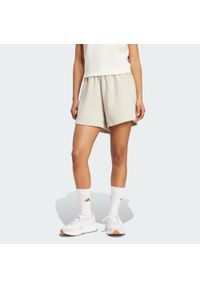 Adidas - Szorty Soft Lux Loose. Kolor: beżowy. Sport: fitness #1