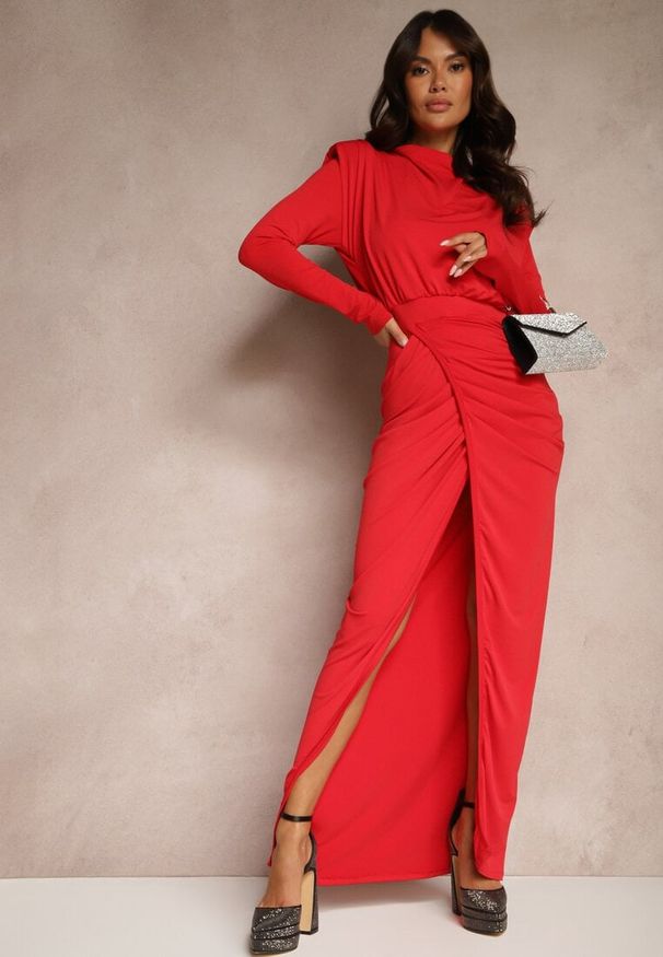 Renee - Czerwona Dopasowana Sukienka Koktajlowa Ozdobiona Marszczeniem Besini. Kolor: czerwony. Wzór: aplikacja. Styl: wizytowy