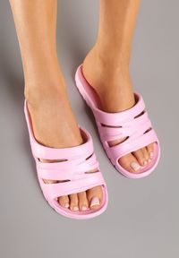 Born2be - Różowe Piankowe Klapki z Ozdobnymi Wycięciami Solritia. Okazja: na plażę, na spacer. Kolor: różowy. Materiał: jeans. Sezon: lato #3