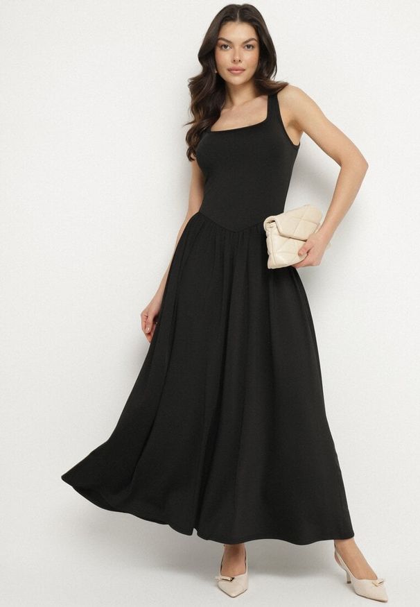 Born2be - Czarna Sukienka z Wiskozą o Rozkloszowanym Kroju z Kwadratowym Dekoltem Tilvia. Okazja: na co dzień. Typ kołnierza: dekolt kwadratowy. Kolor: czarny. Materiał: wiskoza. Długość rękawa: na ramiączkach. Sezon: lato. Styl: casual