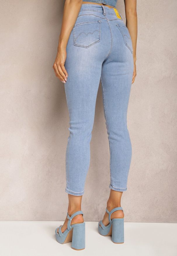Renee - Jasnoniebieskie Jeansy o Dopasowanym Fasonie Skinny Galeth. Okazja: na co dzień. Kolor: niebieski. Wzór: aplikacja, bez wzorów. Styl: elegancki, casual