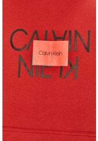 Calvin Klein - Bluza bawełniana. Okazja: na co dzień. Typ kołnierza: kaptur. Kolor: czerwony. Materiał: bawełna. Wzór: nadruk. Styl: casual #2