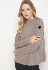 Born2be - Beżowy Sweter Ozdobiony Metalicznymi Guzikami Amentia. Typ kołnierza: golf. Kolor: beżowy. Materiał: jeans. Wzór: aplikacja. Styl: klasyczny #3