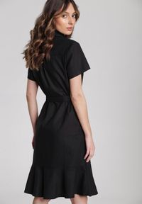 Renee - Czarna Sukienka Ginethia. Kolor: czarny. Materiał: materiał. Wzór: aplikacja. Typ sukienki: koszulowe. Długość: midi #4