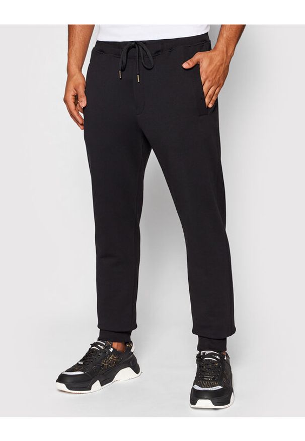 Versace Jeans Couture Spodnie dresowe Vemblem Embro 72GAAT04 Czarny Regular Fit. Kolor: czarny. Materiał: bawełna, dresówka