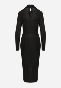 Born2be - Czarna Brokatowa Sukienka z Asymetrycznymi Marszczeniami Alissel. Okazja: na imprezę. Kolor: czarny. Materiał: skóra. Długość rękawa: długi rękaw. Typ sukienki: asymetryczne. Styl: wizytowy, klasyczny, rockowy #6