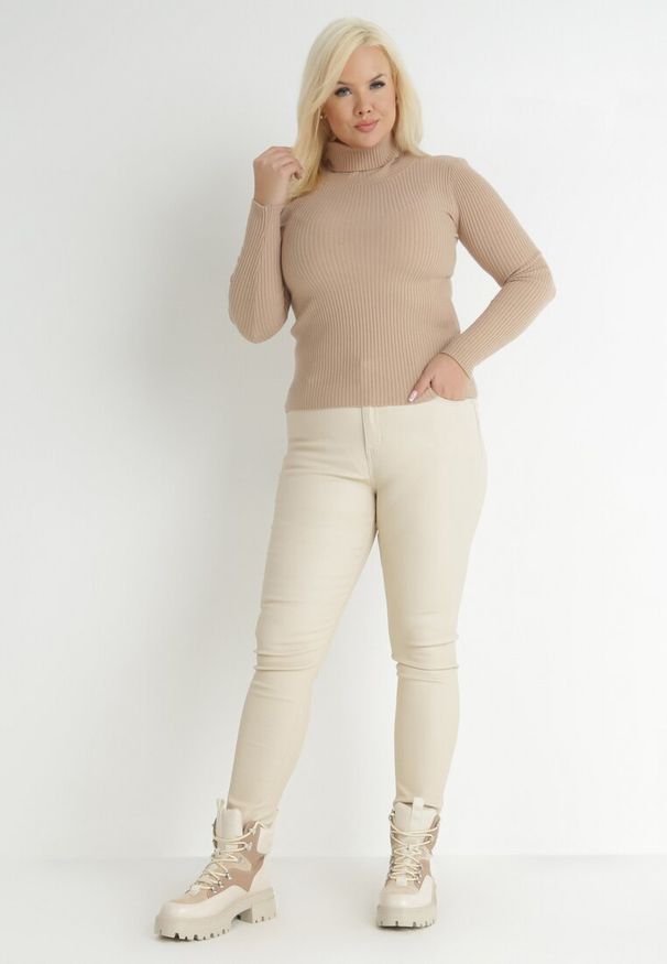 Born2be - Jasnobeżowe Spodnie Skinny Push Up Zami. Kolekcja: plus size. Kolor: beżowy