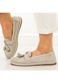 Beżowe skórzane mokasyny damskie Filippo Dp7669/26. Okazja: na co dzień. Kolor: beżowy. Materiał: skóra, zamsz. Szerokość cholewki: normalna. Sezon: wiosna, lato. Obcas: na płaskiej podeszwie. Styl: casual, elegancki #1