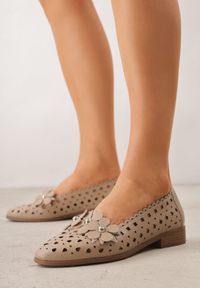 Born2be - Beżowe Ażurowe Półbuty w Stylu Mokasynów ze Skóry Naturalnej z Kwiatami 3D Uriloria. Okazja: na co dzień, do pracy. Kolor: beżowy. Materiał: skóra. Szerokość cholewki: normalna. Wzór: ażurowy, kwiaty. Sezon: wiosna, lato. Styl: casual, klasyczny, elegancki #4