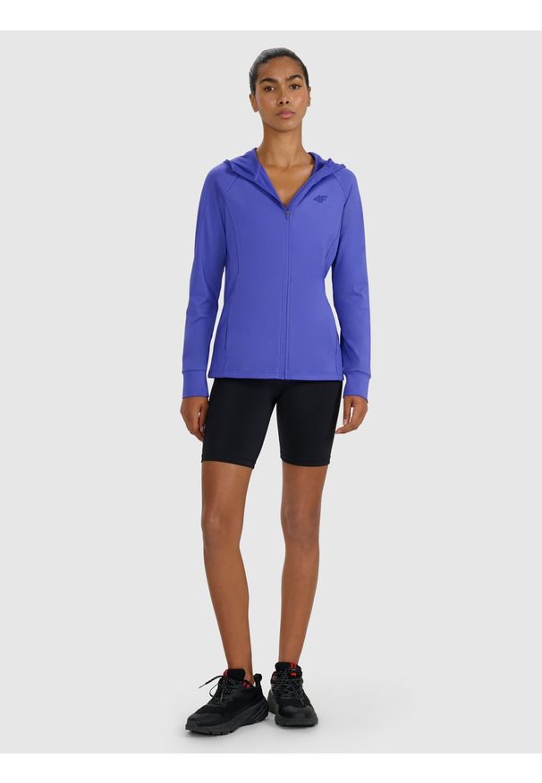 4f - 4F Bluza treningowa regular szybkoschnąca damska - niebieska S. Okazja: na co dzień. Typ kołnierza: kaptur. Kolor: niebieski. Materiał: dzianina, elastan, włókno, syntetyk, materiał. Długość rękawa: raglanowy rękaw. Wzór: gładki, ze splotem. Styl: casual, sportowy