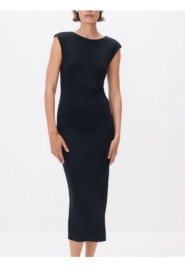 Reserved - Sukienka midi z modalem - czarny. Kolor: czarny. Materiał: dzianina. Długość: midi