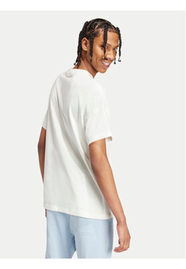 Adidas - adidas T-Shirt ALL SZN IV5217 Biały Loose Fit. Kolor: biały. Materiał: bawełna