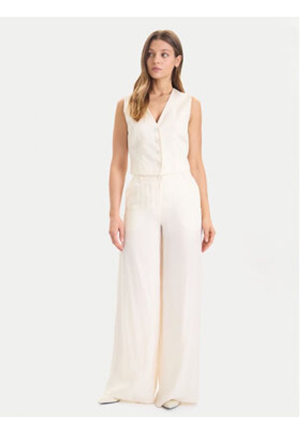 Guess Kamizelka W5YH51 WH5N2 Écru Regular Fit. Kolor: kremowy. Materiał: wiskoza, lyocell