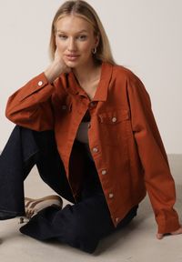 Born2be - Brązowa Bawełniana Kurtka Jeansowa Perimea. Kolor: brązowy. Materiał: bawełna, jeans #1