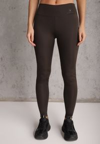 Renee - Brązowe Legginsy Basic z Modelującą Wstawką w Pasie Liacan. Okazja: na co dzień. Kolor: brązowy. Długość: krótkie. Styl: casual #6