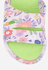 Born2be - Jasnozielone Klapki Basenowe Ozdobione Wzorem w Kwiaty Thoninoe. Okazja: na plażę. Kolor: zielony. Wzór: kwiaty, aplikacja. Sezon: lato. Styl: wakacyjny #9