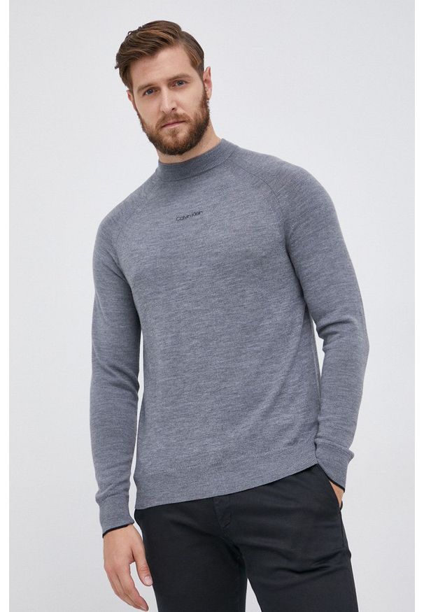 Calvin Klein Sweter wełniany męski kolor szary. Okazja: na co dzień. Kolor: szary. Materiał: wełna. Długość rękawa: raglanowy rękaw. Styl: casual