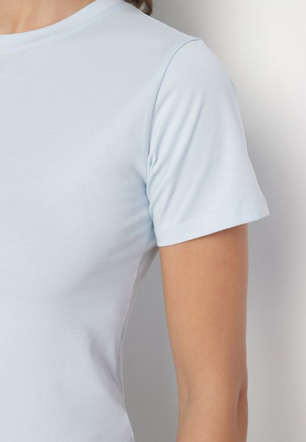Born2be - Jasnoniebieski Klasyczny T-shirt z Bawełny Lorali. Okazja: na co dzień, na spacer. Kolor: niebieski. Materiał: bawełna. Wzór: gładki. Styl: klasyczny
