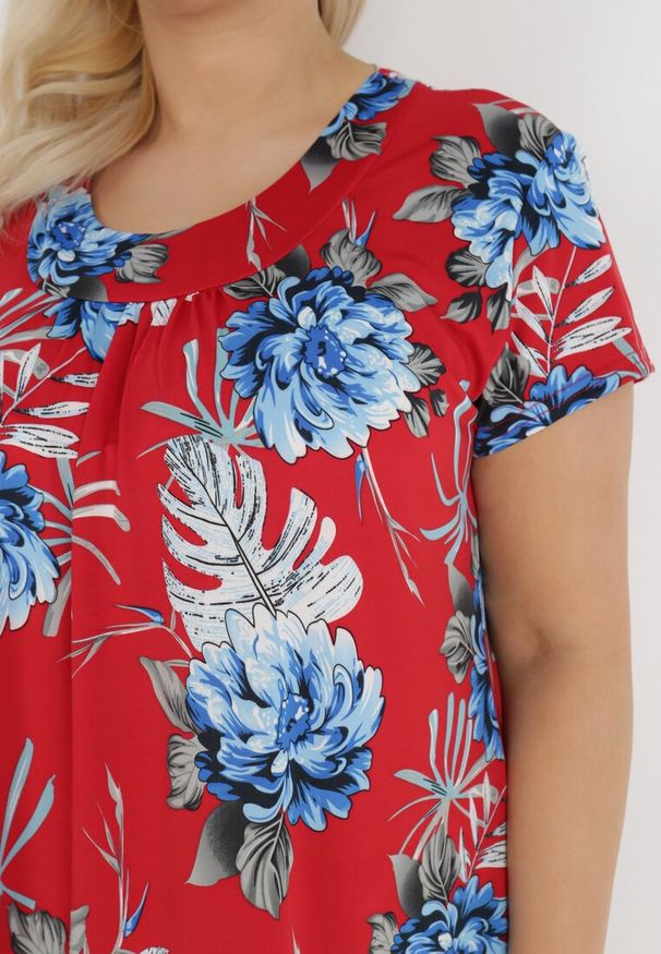 Born2be - Bordowa Sukienka Chloriphae. Kolekcja: plus size. Kolor: czerwony. Wzór: nadruk, aplikacja. Sezon: lato. Typ sukienki: dla puszystych. Styl: wakacyjny. Długość: mini