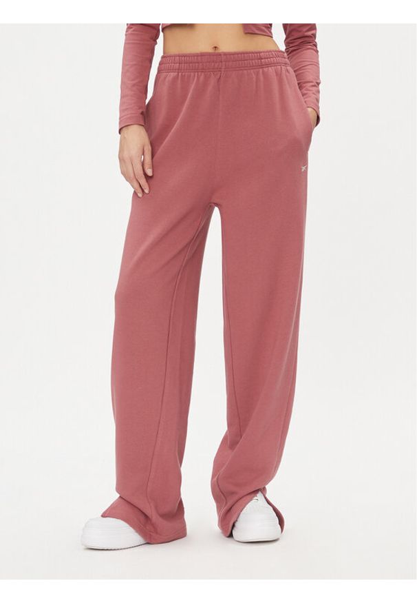 Reebok Spodnie dresowe Classics IL4648 Różowy Regular Fit. Kolor: różowy. Materiał: dresówka, bawełna