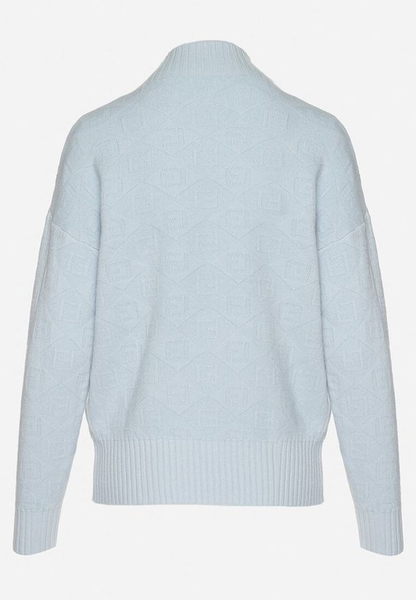 Born2be - Jasnoniebieski Sweter Golf z Ozdobnym Tłoczeniem Zakończony Ściągaczem Melodiea. Typ kołnierza: golf. Kolor: niebieski. Materiał: materiał. Sezon: zima
