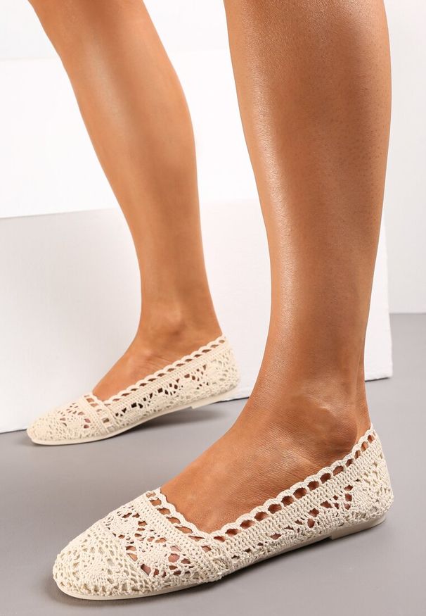 Born2be - Beżowe Ażurowe Balerinki z Koronką Ziel. Okazja: na co dzień. Kolor: beżowy. Materiał: koronka. Wzór: ażurowy, koronka. Sezon: lato. Styl: casual