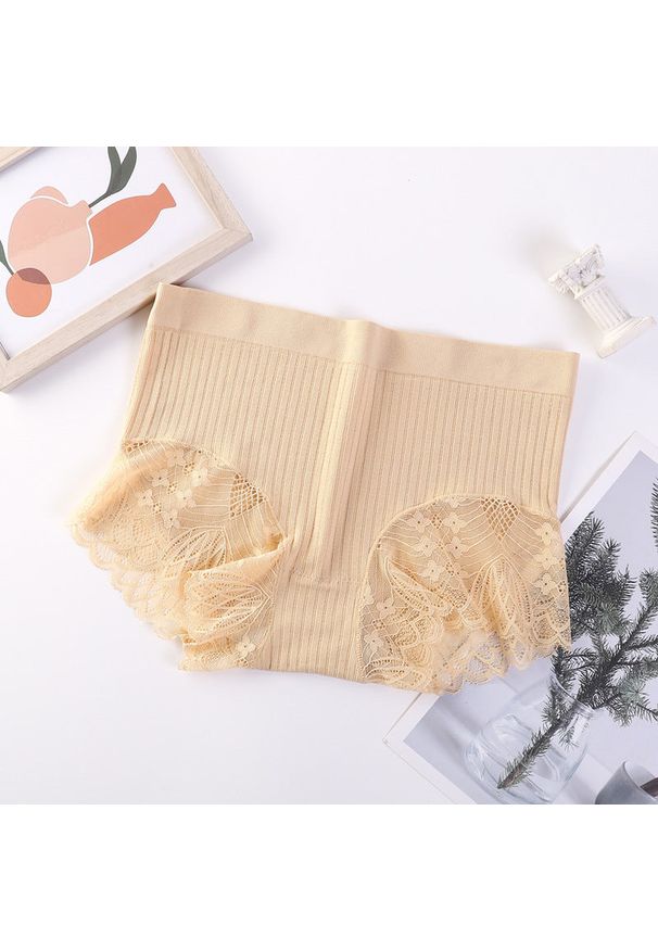 Intica - Koronkowe szorty damskie na co dzień Trix. Kolor: beżowy. Materiał: koronka. Wzór: gładki, koronka