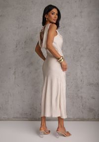 Renee - Beżowa Sukienka Slip Dress z Dekoltem Woda i Wiązaniem z Tyłu Atintina. Typ kołnierza: dekolt woda. Kolor: beżowy. Długość rękawa: na ramiączkach. Styl: elegancki #7