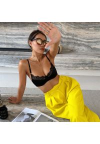 Intica - Biustonosz push-up z fiszbinami unosi biust elegancki design Carlijn. Kolor: czarny. Materiał: tkanina. Rodzaj stanika: biustonosz z fiszbinami, push-up