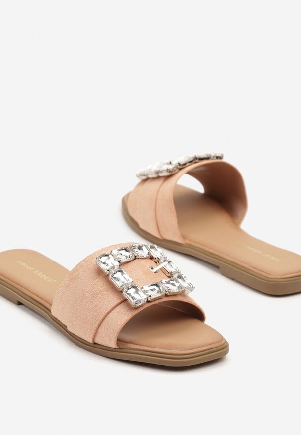 Renee - Pomarańczowe Klapki z Metaliczną Ozdobą Amoella. Okazja: na co dzień. Kolor: pomarańczowy. Materiał: jeans. Wzór: aplikacja. Styl: elegancki, casual