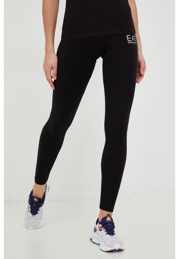 EA7 Emporio Armani legginsy damskie kolor czarny z nadrukiem. Kolor: czarny. Materiał: dzianina. Wzór: nadruk