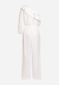 Born2be - Biały Asymetryczny Kombinezon z Bawełny Ozdobiony Falbaną przy Dekolcie i Gumką w Talii Jegelia. Okazja: na co dzień. Kolor: biały. Materiał: bawełna. Wzór: aplikacja. Styl: casual, elegancki #4