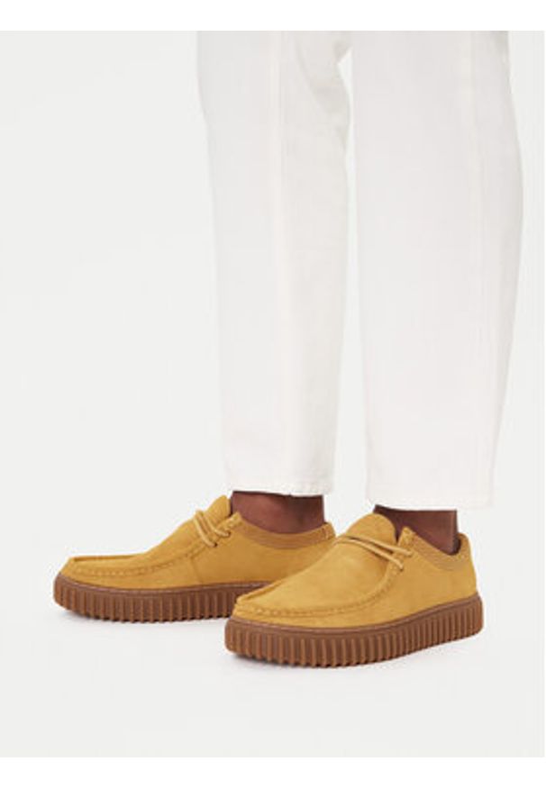 Clarks Półbuty Torhill Low 26180911 Żółty. Kolor: żółty. Materiał: skóra