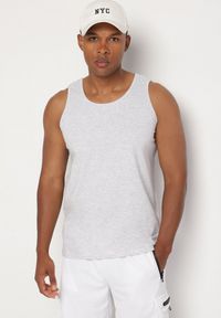 Born2be - Szara Klasyczna Bawełniana Koszulka Zivea. Okazja: na co dzień. Kolor: szary. Materiał: bawełna. Wzór: aplikacja. Styl: klasyczny #3